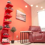 HOLYWOOD HILLS Studio !!!